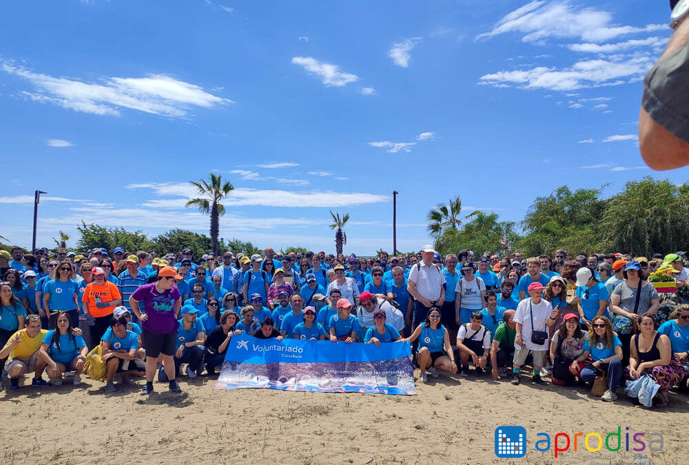 Aprodisa participa en una actividad de inclusión de la Fundación FDI en la playa de Gavà
